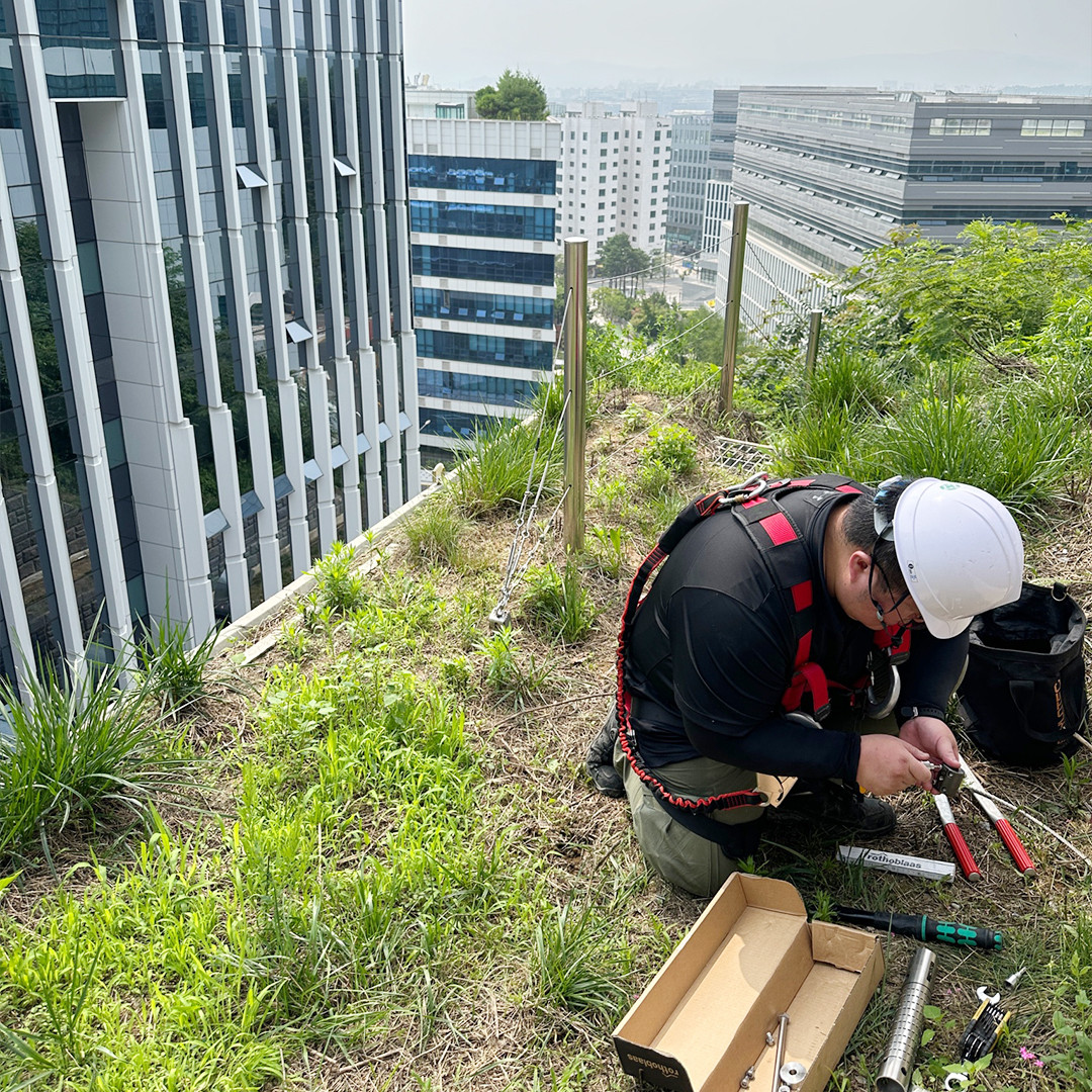 Linea vita PATROL: 500 metri di protezione per un terrazzamento in calcestruzzo